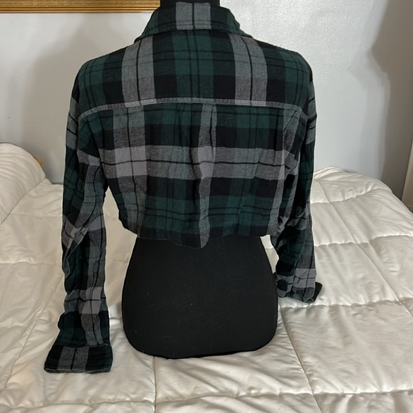 Forever 21 Cropped Flannel Zip Up - Picture 3 of 3